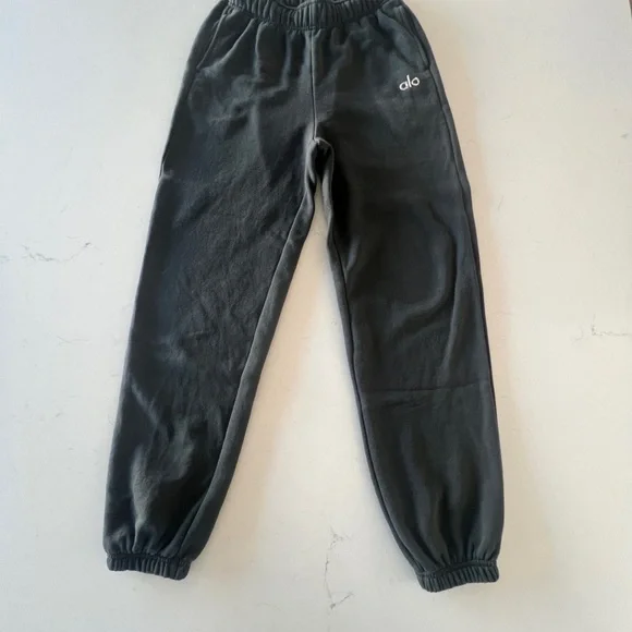 ALO Yoga Accolade Sweatpants in Charcoal Green. Size Small. - Picture 5 of 7